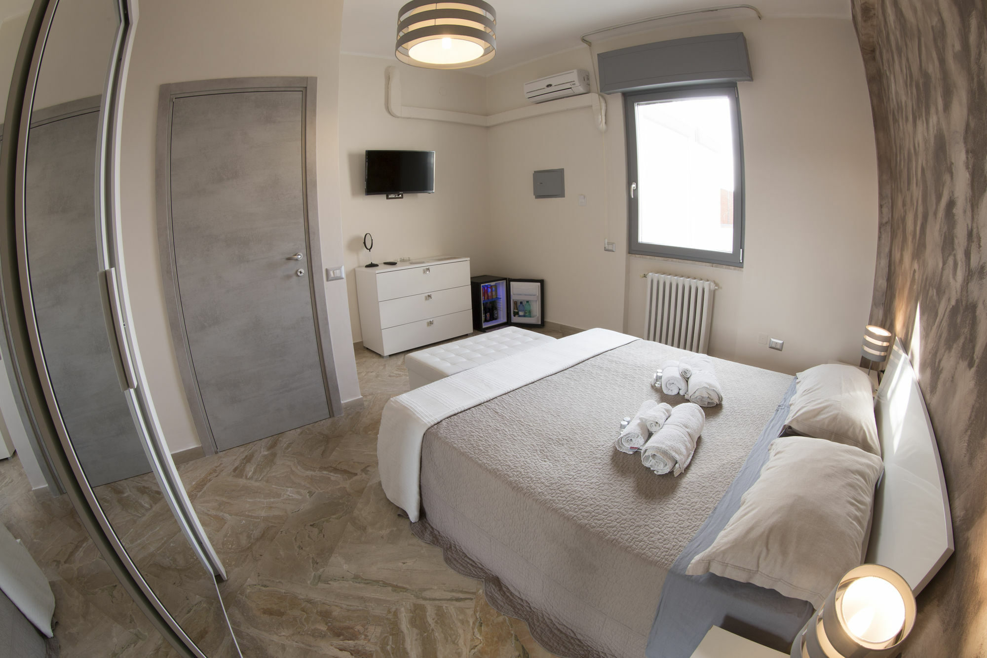 Penthouse Station Luxury Suites & Apartment Brindisi Eksteriør billede