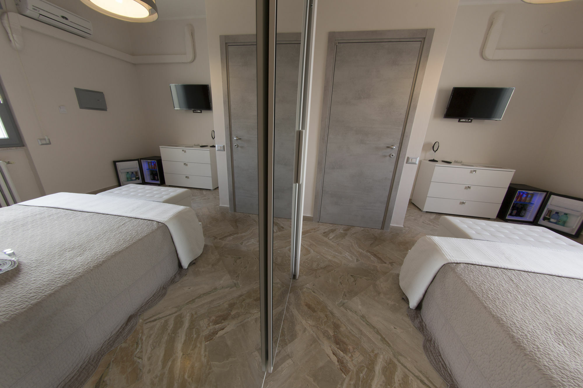 Penthouse Station Luxury Suites & Apartment Brindisi Eksteriør billede